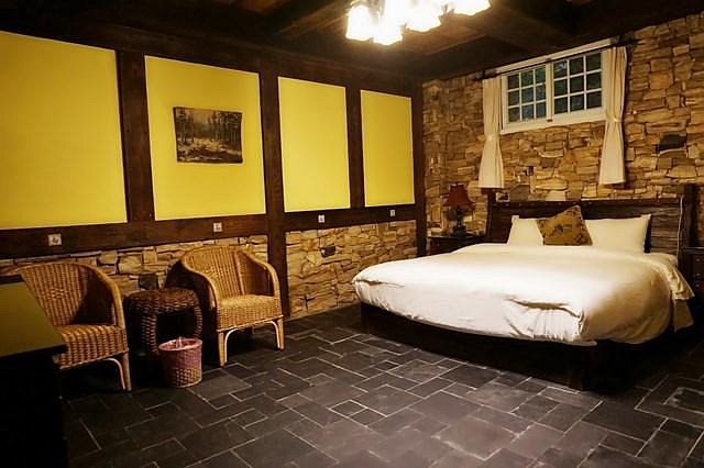 Provence Rose Lodge