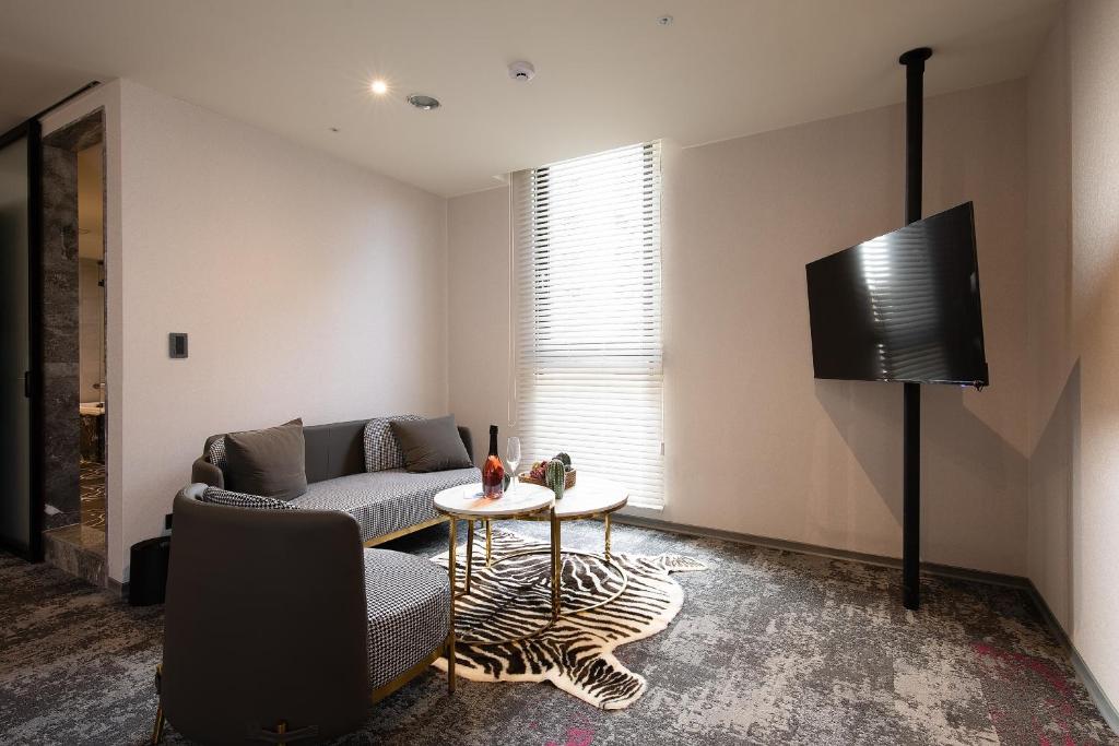 Tenz Go Hotel