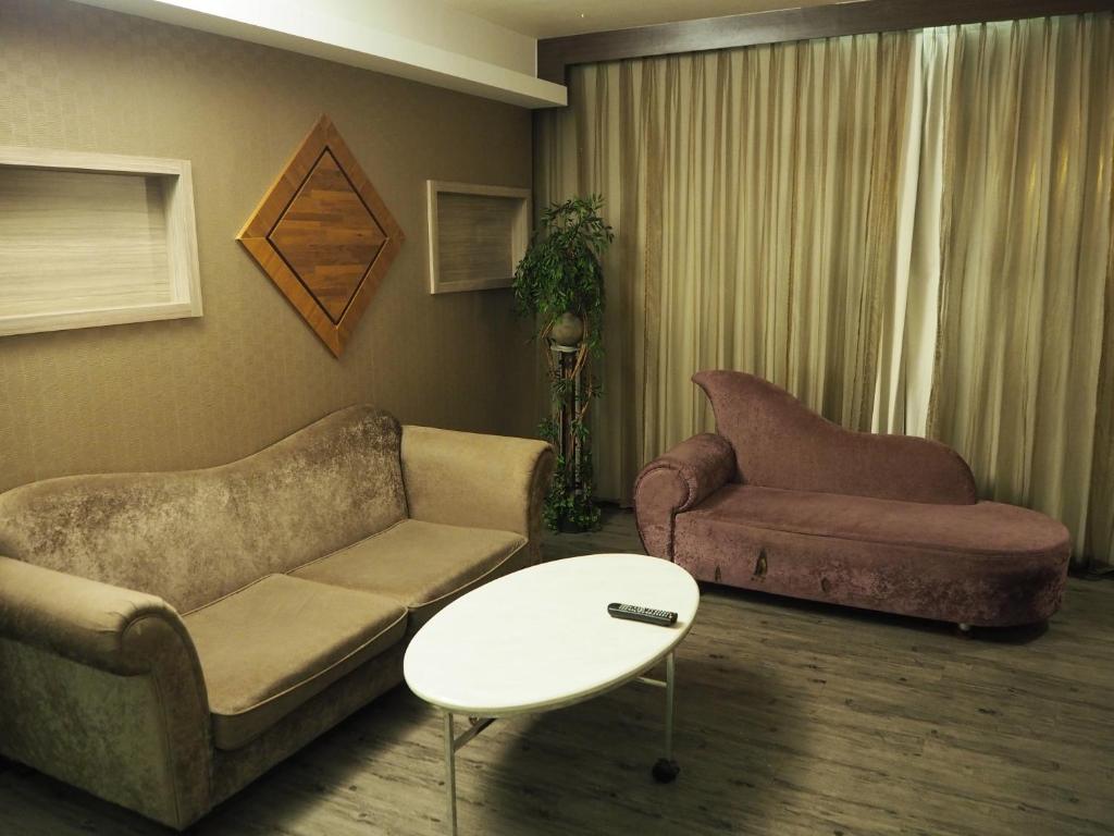 The Riverside Hotel & Motel