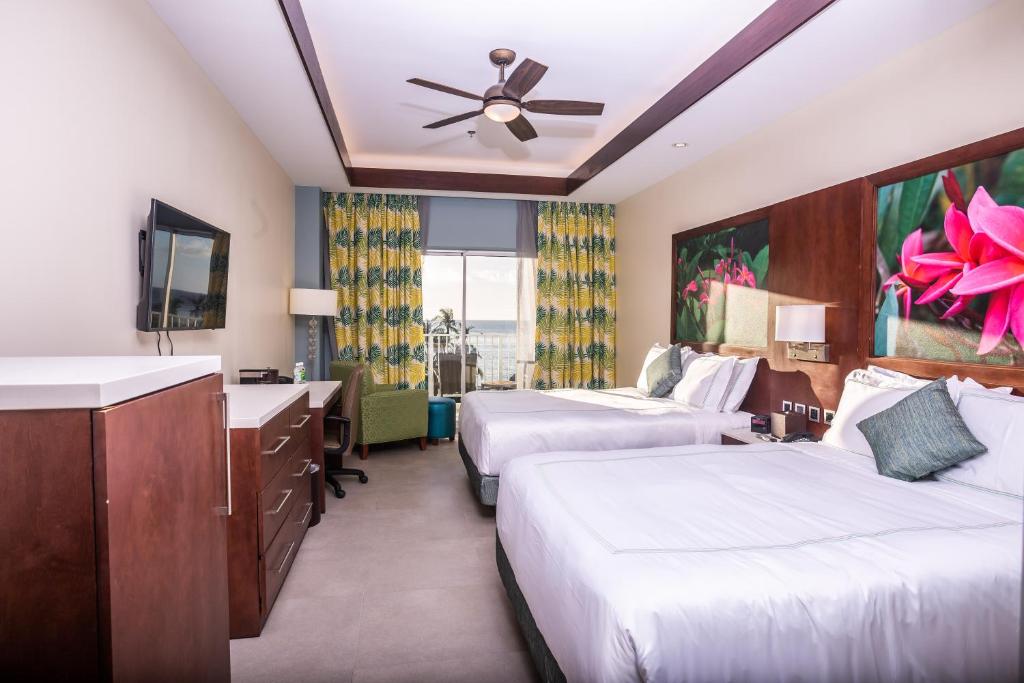 Surfrider Resort Hotel