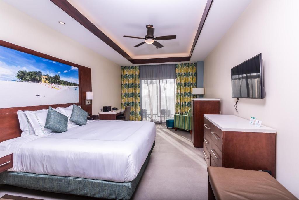 Surfrider Resort Hotel