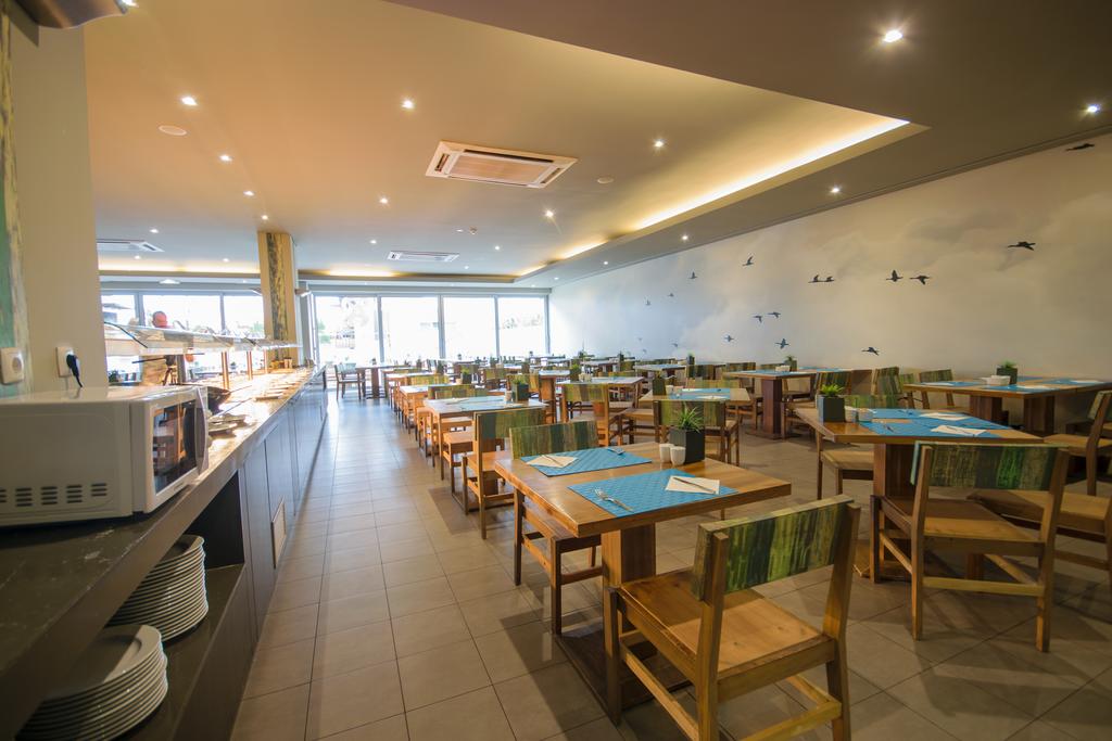 Oasis Salinas Sea