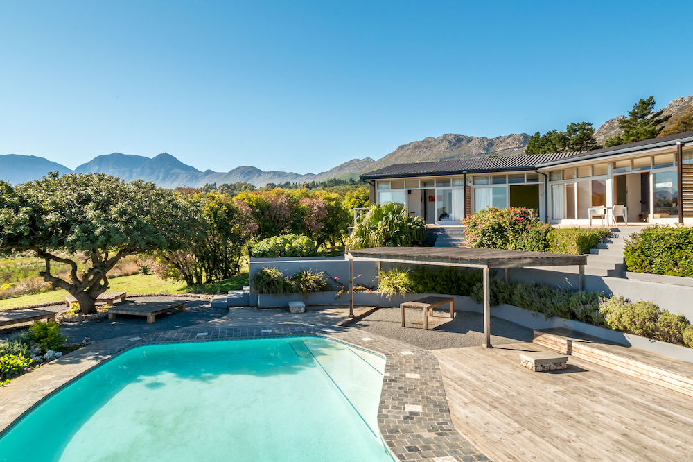 Colourful Manor Luxury Lodge