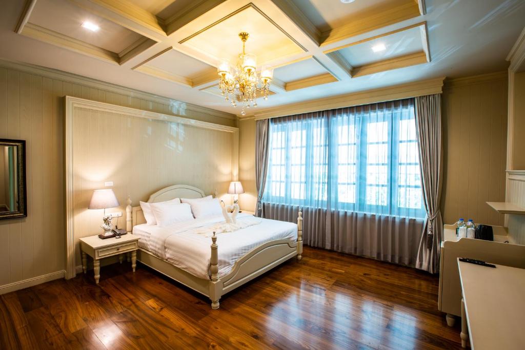 Merchant Villa