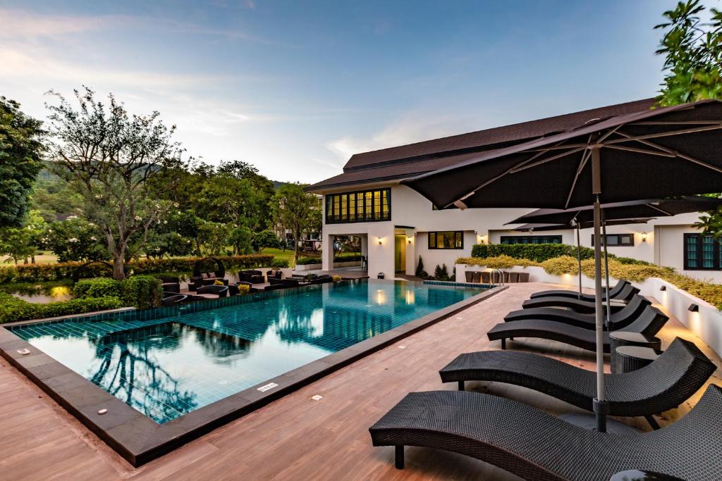 Merchant Villa