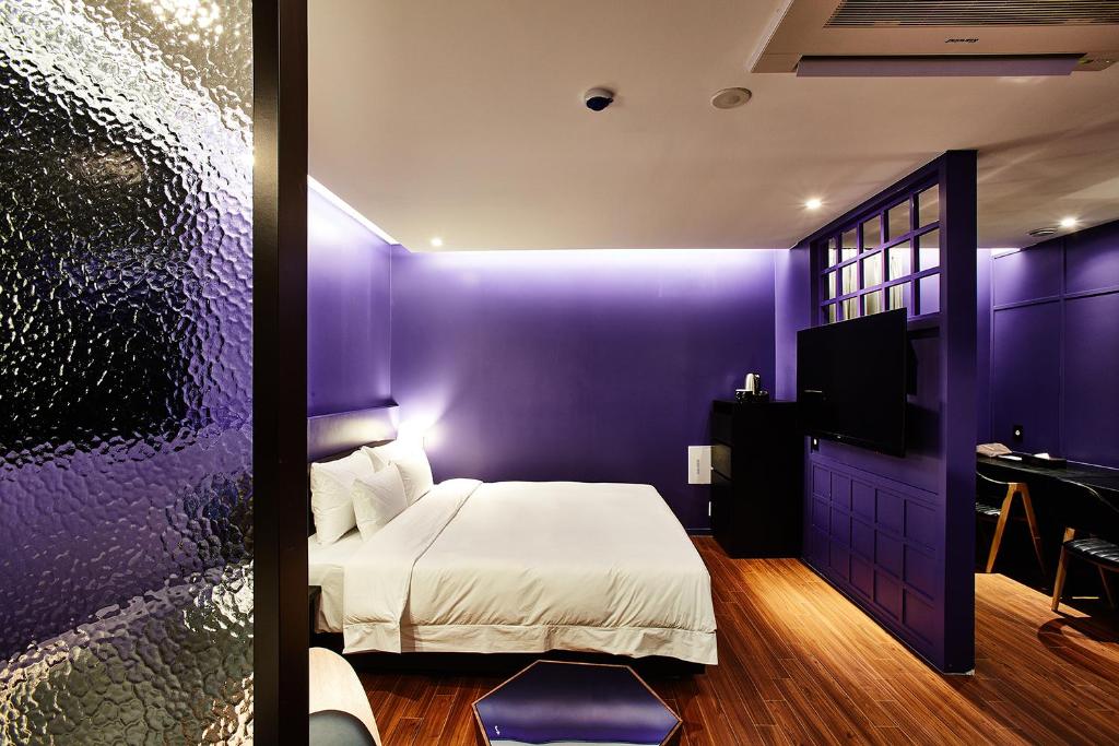 Hotel Wanted