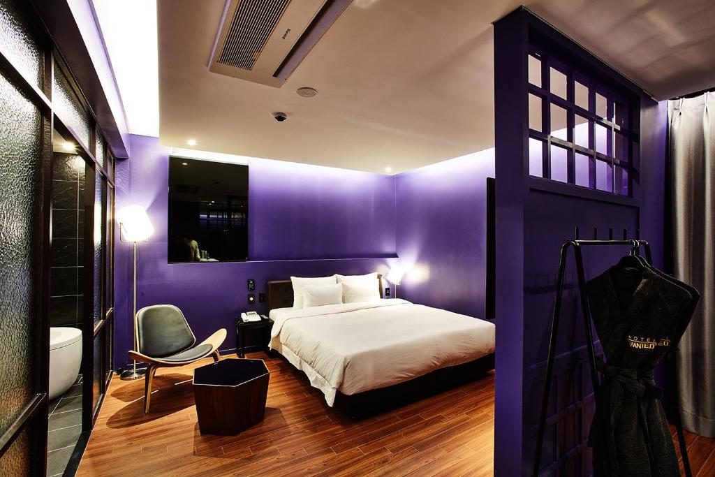 Hotel Wanted