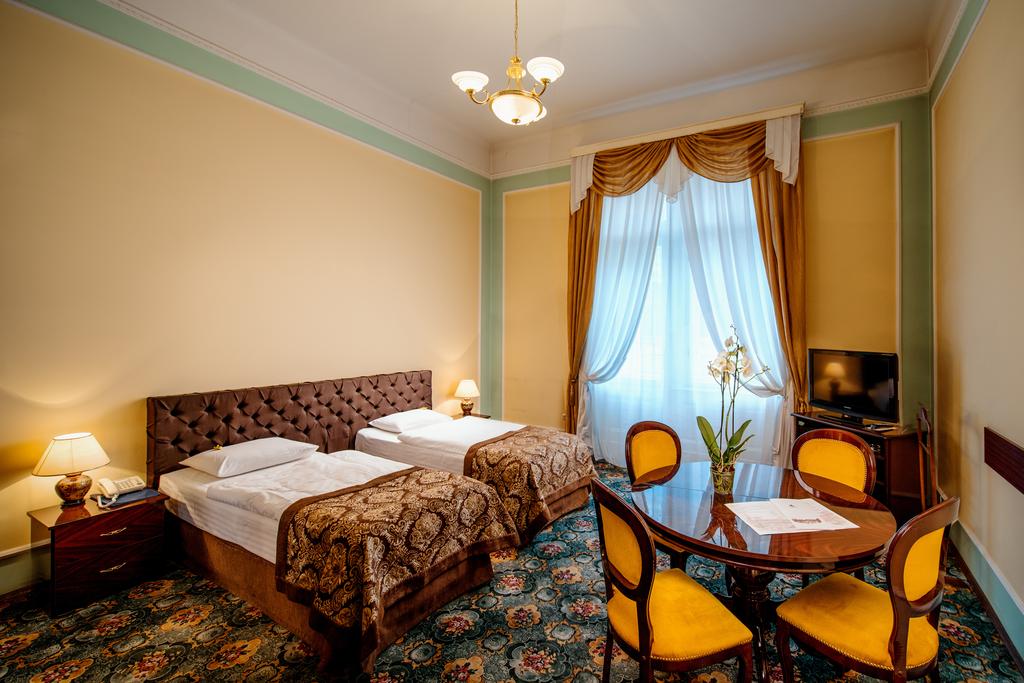 George Hotel