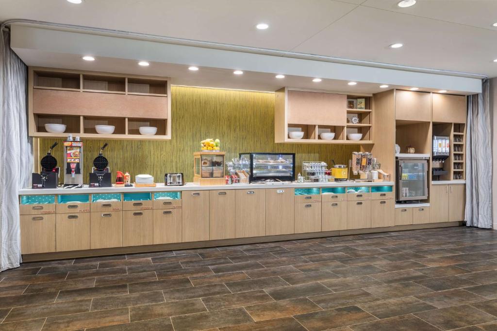 Home2 Suites Cedar Rapids Westdale, IA