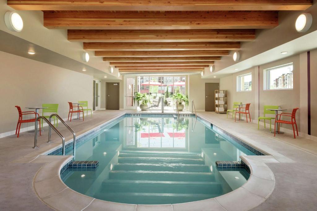 Home2 Suites by Hilton Menomonee Falls Milwaukee