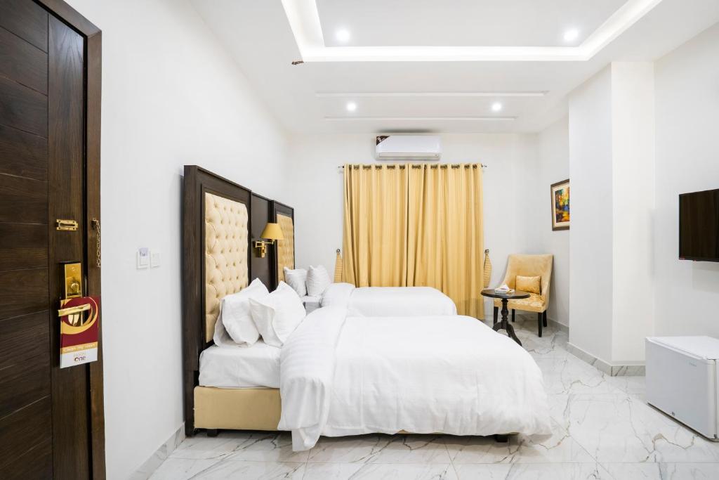 Hotel One MM Alam Road Lahore
