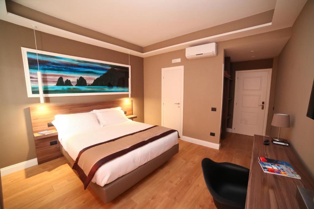 7th Floor Suite