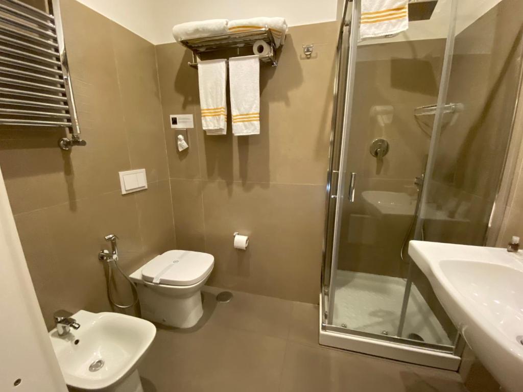 7th Floor Suite
