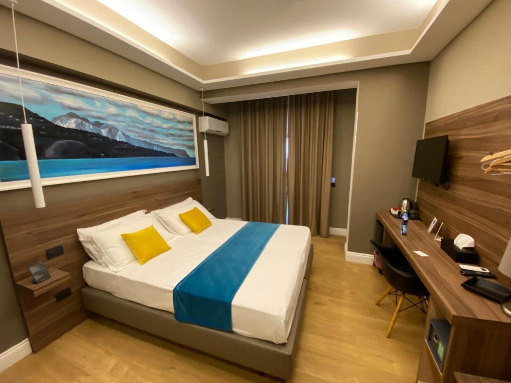 7th Floor Suite