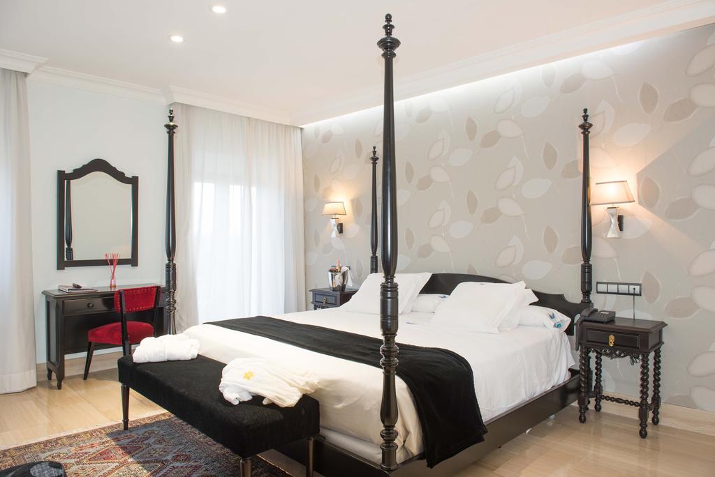 Los Angeles & Spa Hotel