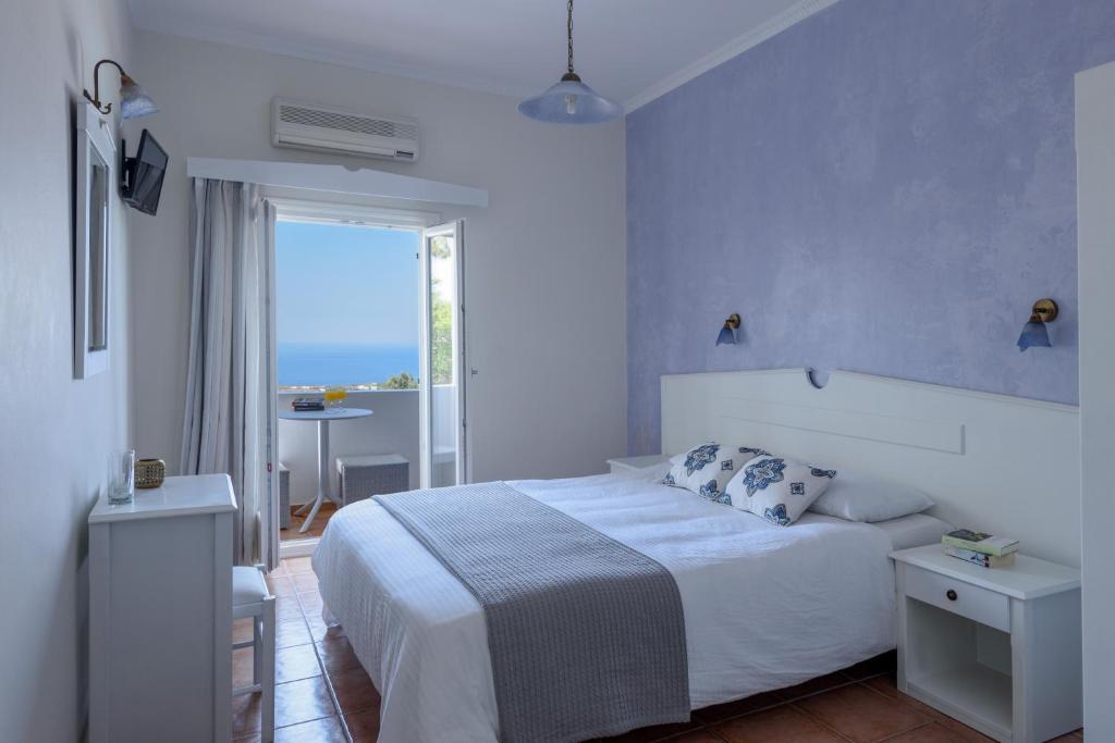 Anemomilos Hotel Santorini