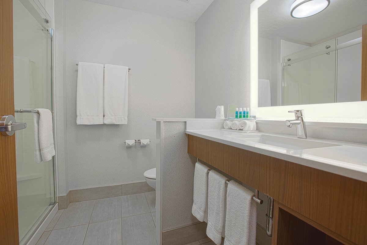 Holiday Inn Express and Suites Boise Airport
