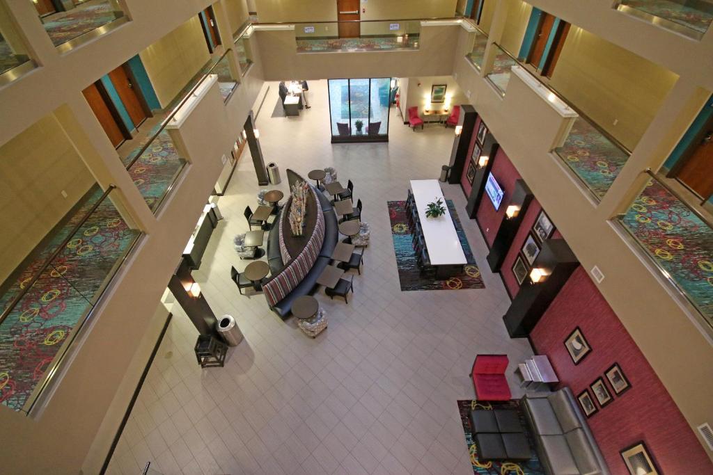Holiday Inn Express and Suites Charlotte North
