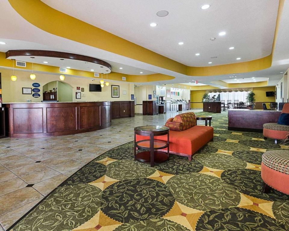 Days Inn and Suites by Wyndham Houston / West Energy Corridor