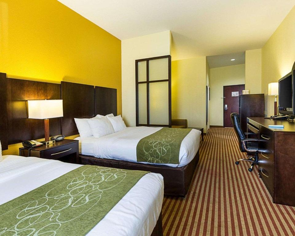 Days Inn and Suites by Wyndham Houston / West Energy Corridor