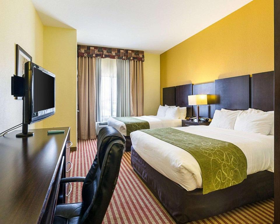 Days Inn and Suites by Wyndham Houston / West Energy Corridor