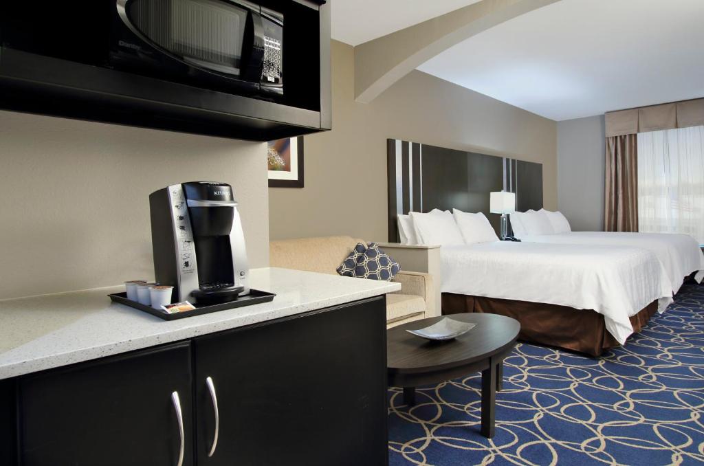 Holiday Inn Express and Suites Houston Intercontinental Arpt