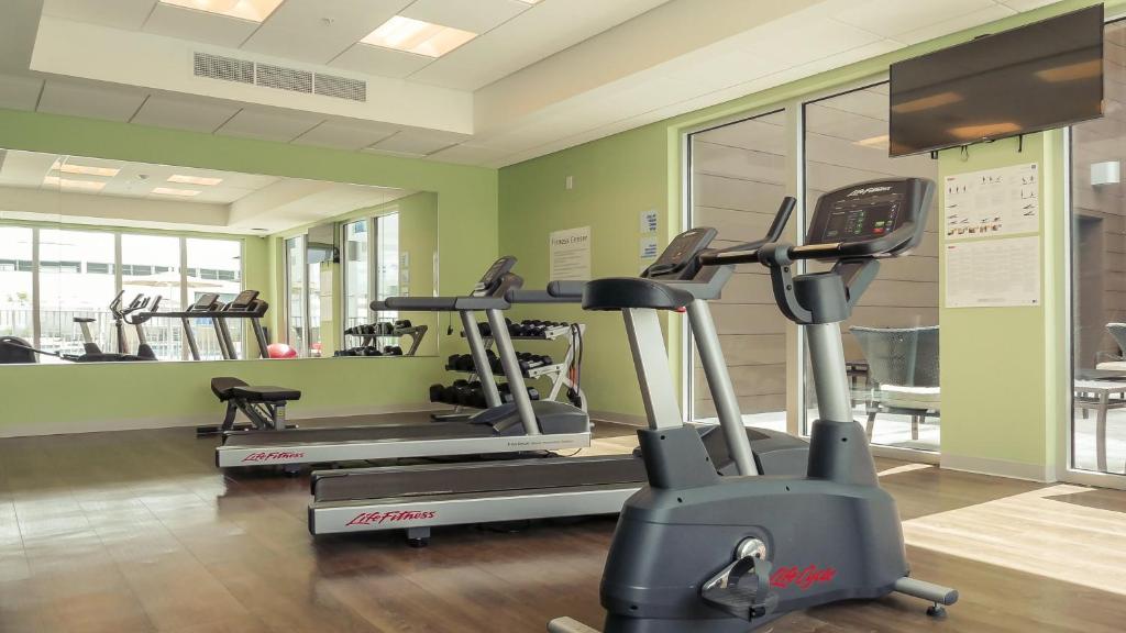 Holiday Inn Express and Suites Miami Airport East