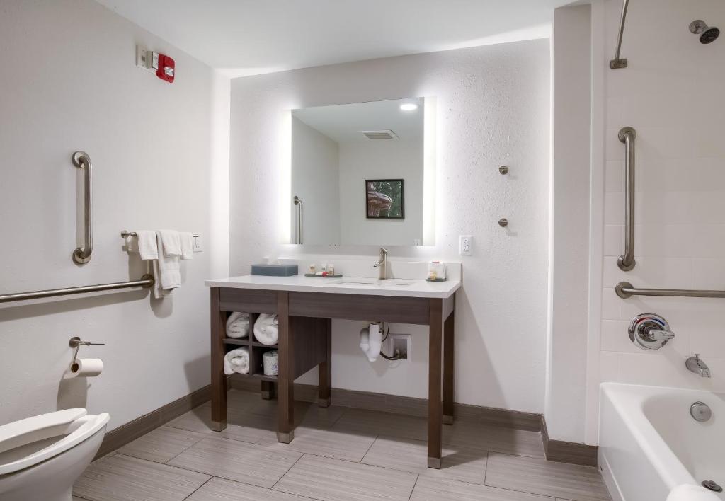 La Quinta Inn Suites By Wyndham Mobile