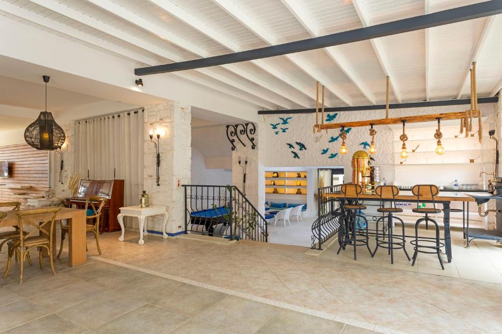 Isis Charm Beach Hotel