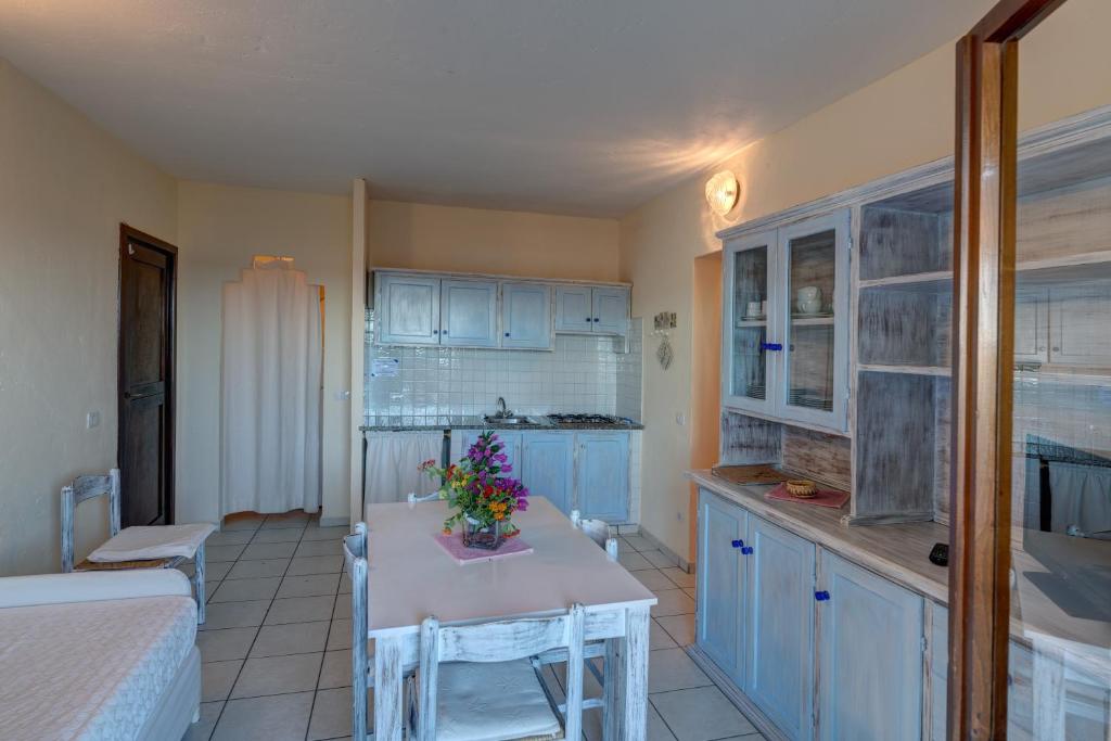 Baia De Bahas Apartments & Resort