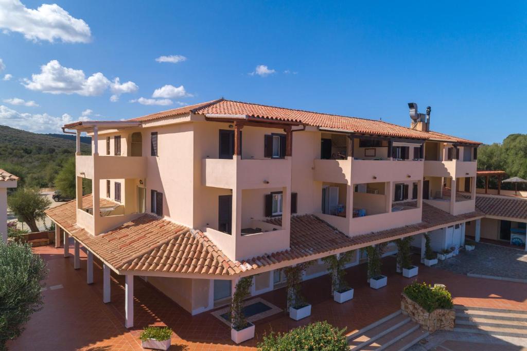 Baia De Bahas Apartments & Resort