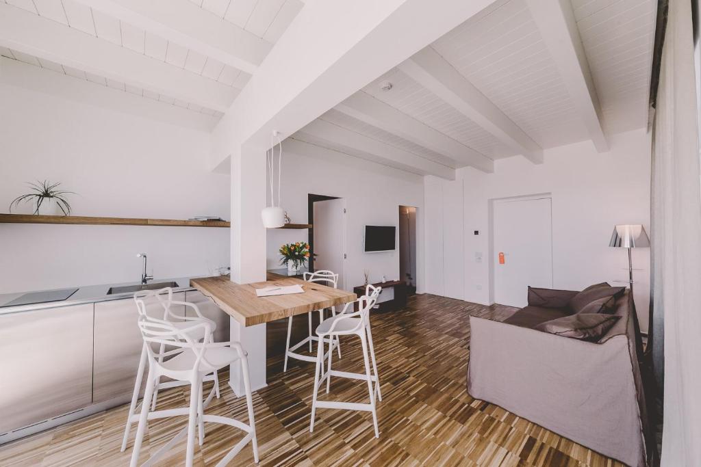 Suite 10 Home Design