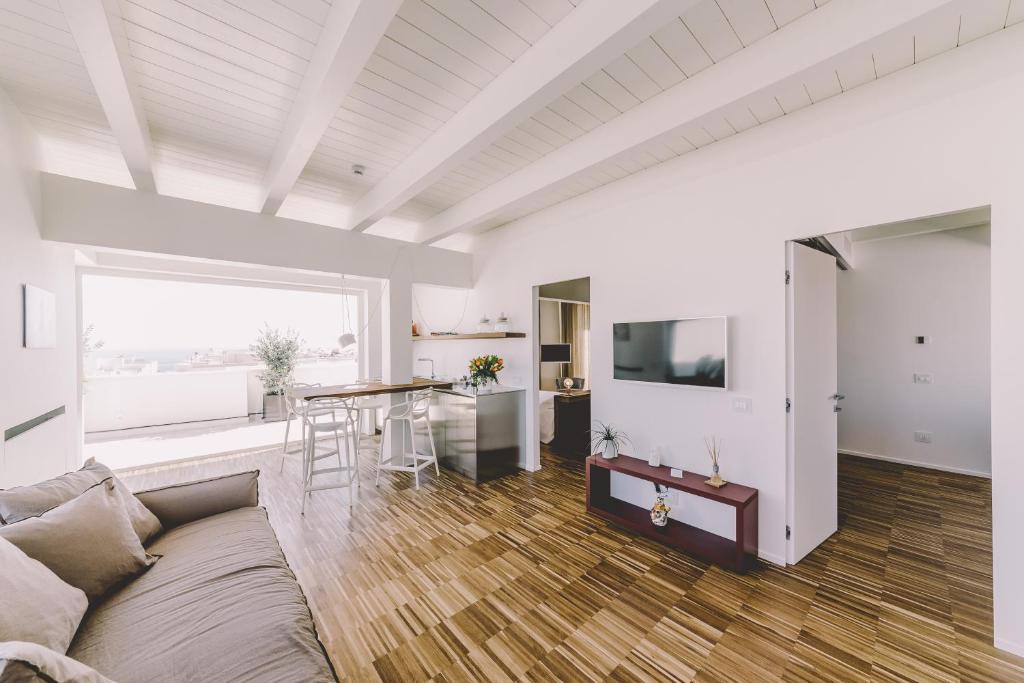 Suite 10 Home Design
