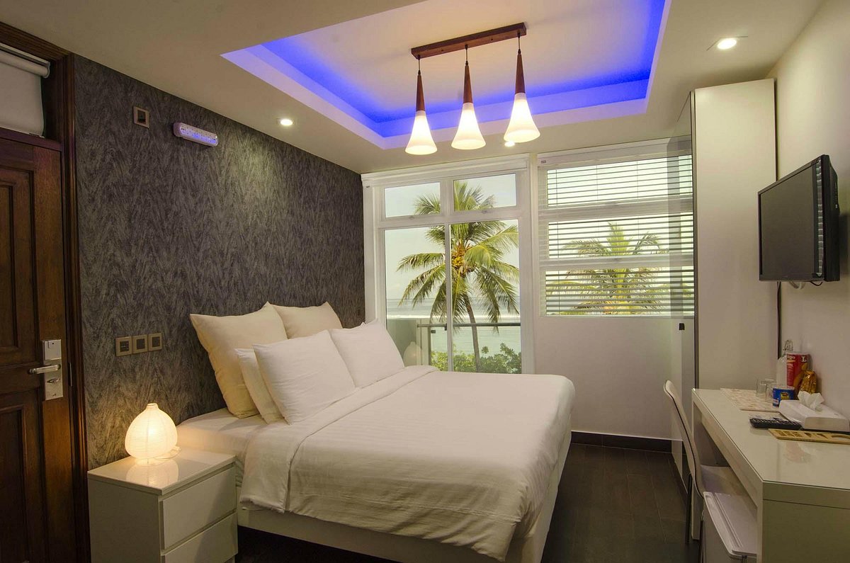 Airport Beach Hotel