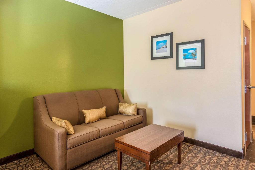 Comfort Inn & Suites Panama City Mall