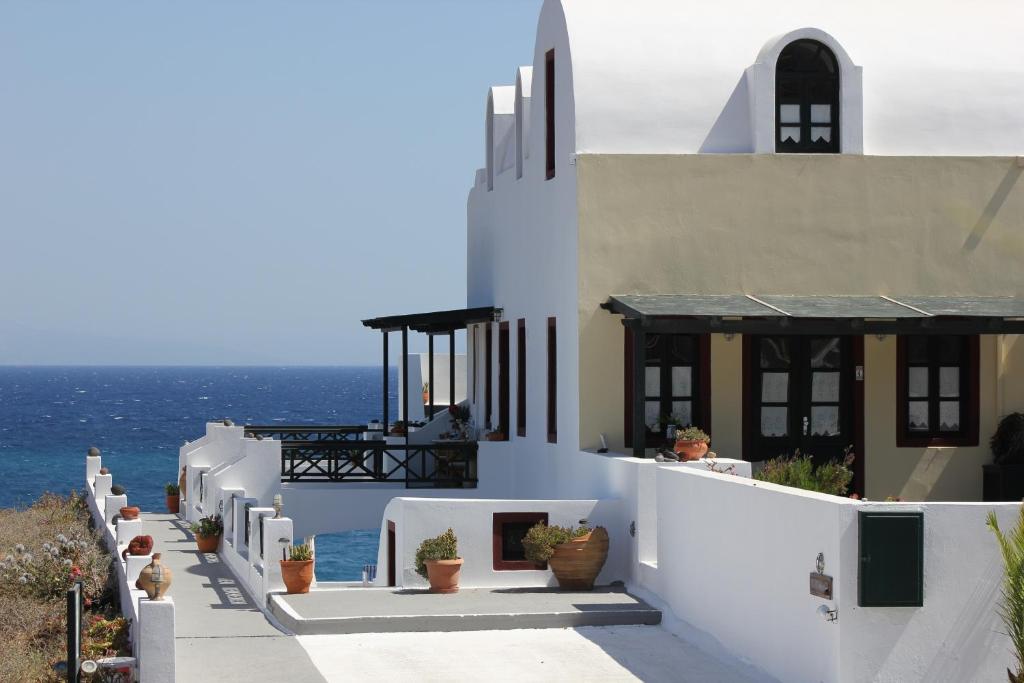Vrachia Studios Santorini
