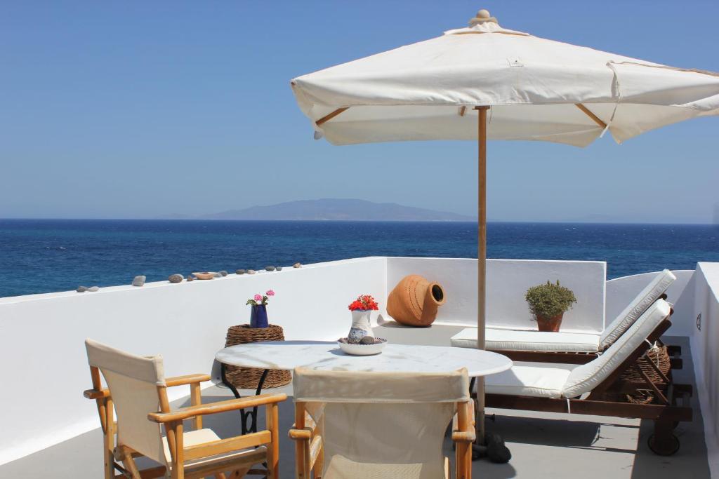 Vrachia Studios Santorini