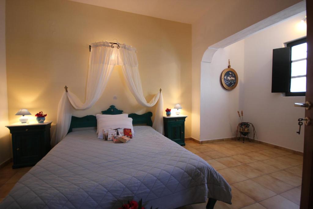 Vrachia Studios Santorini