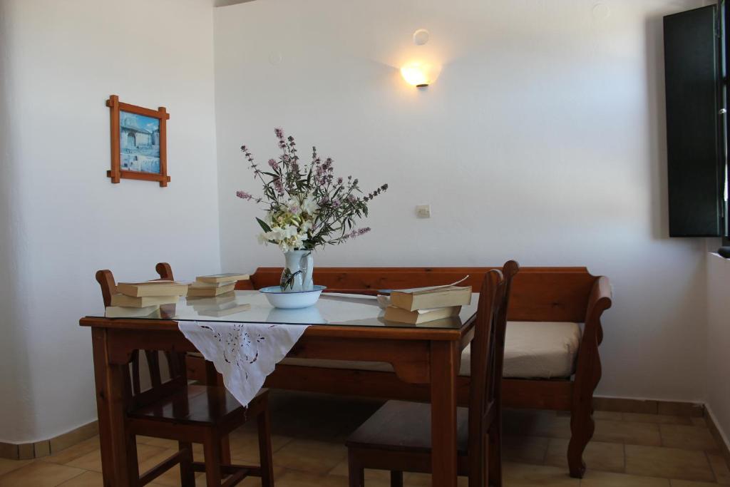 Vrachia Studios Santorini