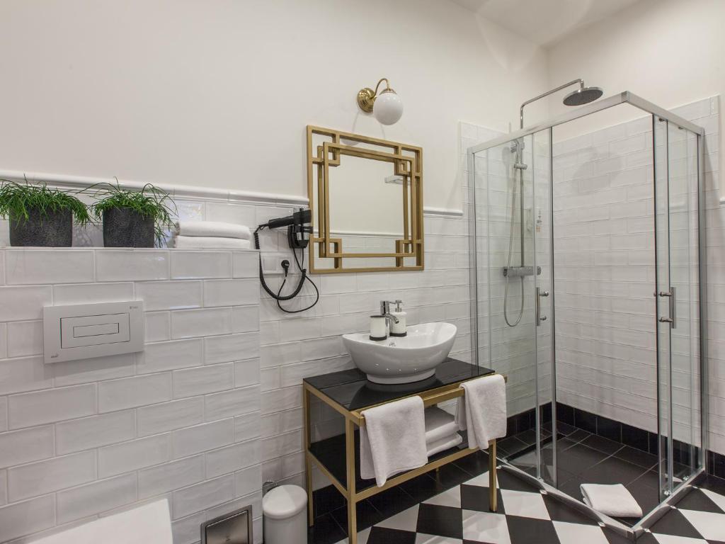 Golden Prague Rooms