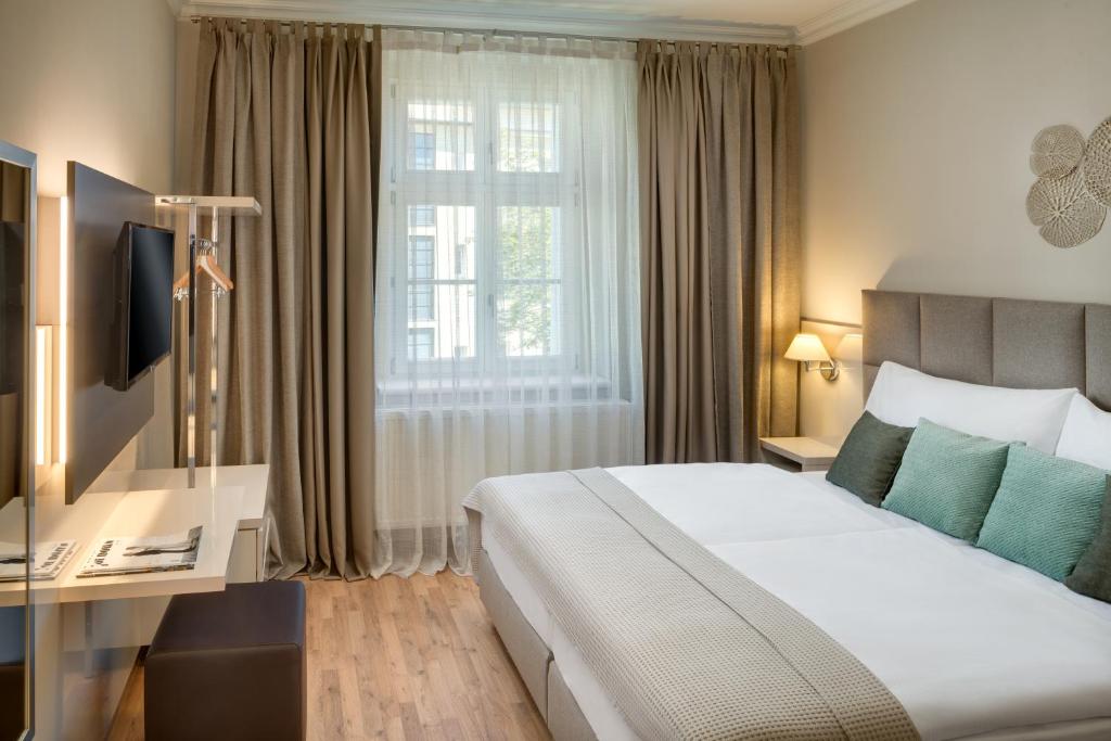 Louren Apartments