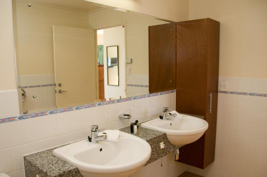 The Reef Beachfront Apartments