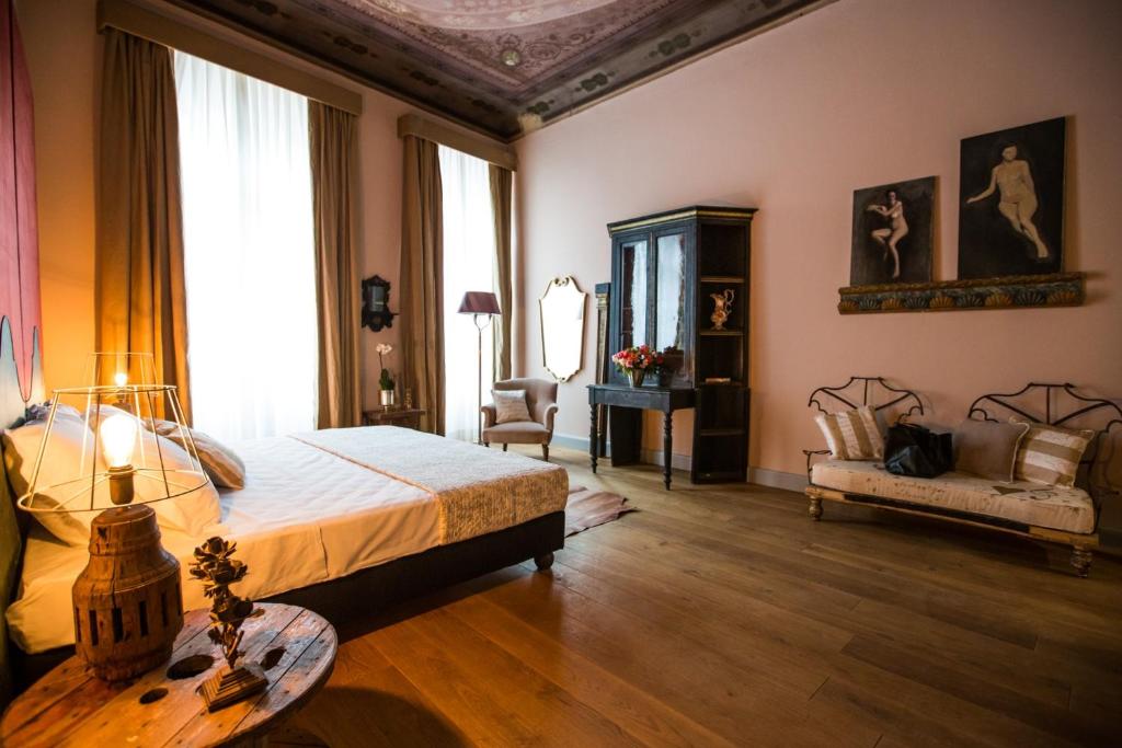 Soprarno Suites
