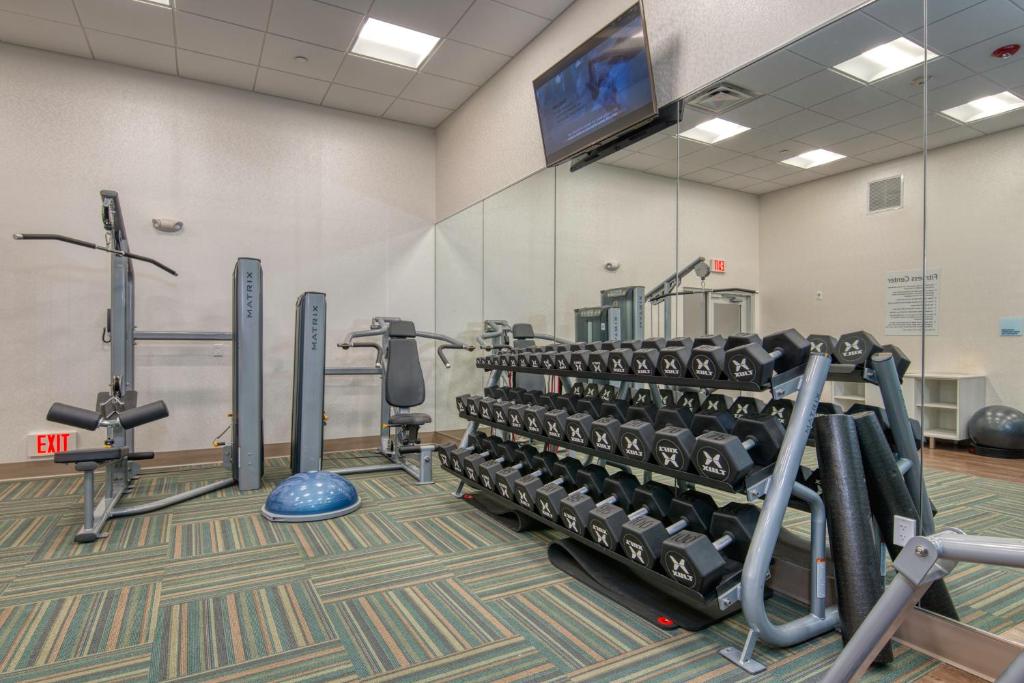 HOLIDAY INN EXPRESS AND SUITES OMAHA DOWNTOWN - AIRPORT