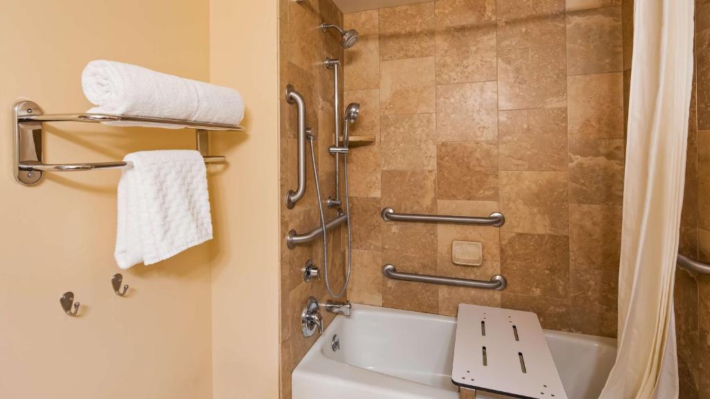 Best Western Plus Cottontree Inn