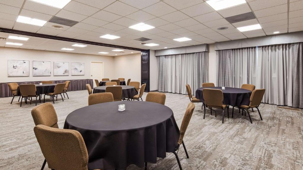 Best Western Plus Cottontree Inn