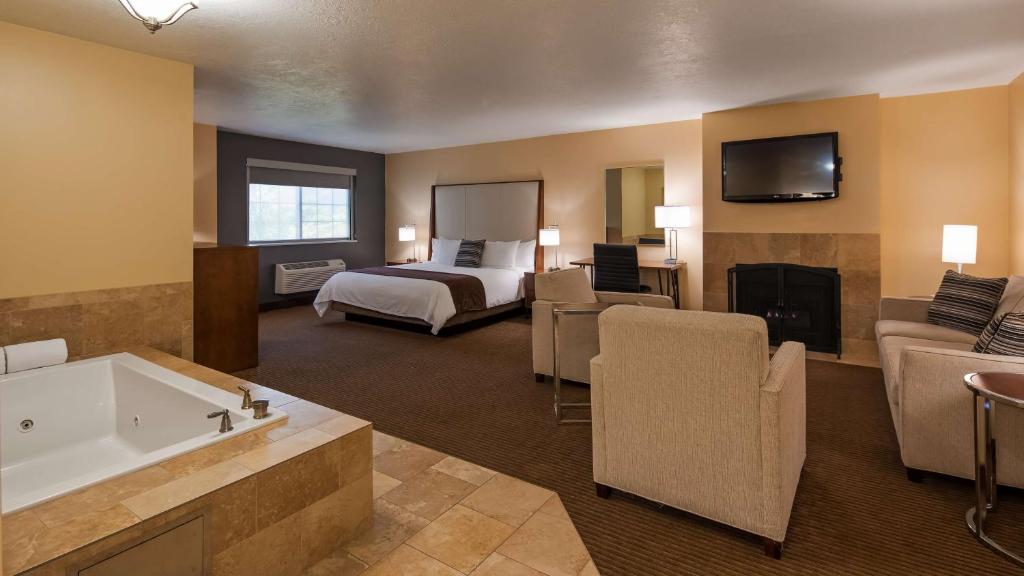 Best Western Plus Cottontree Inn