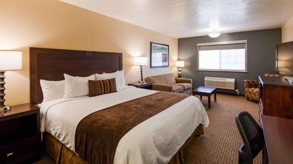 Best Western Plus Cottontree Inn