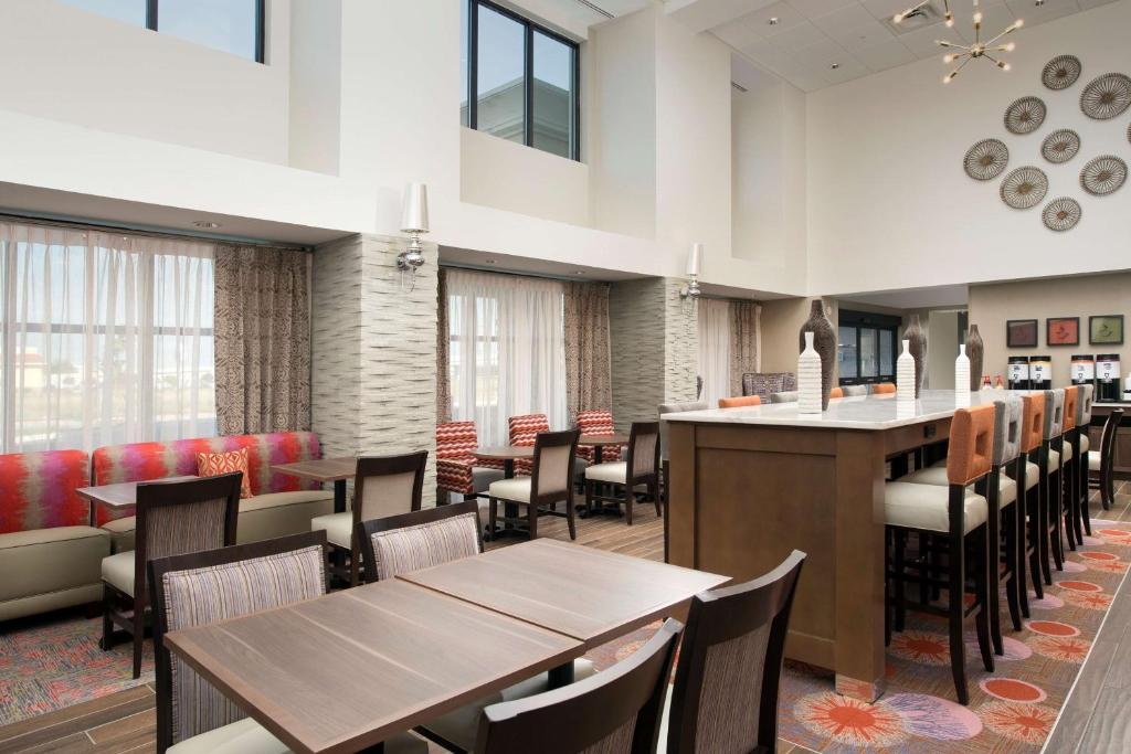 HAMPTON INN & SUITES SAN ANTONIO LACKLAND AFB SEAWORLD
