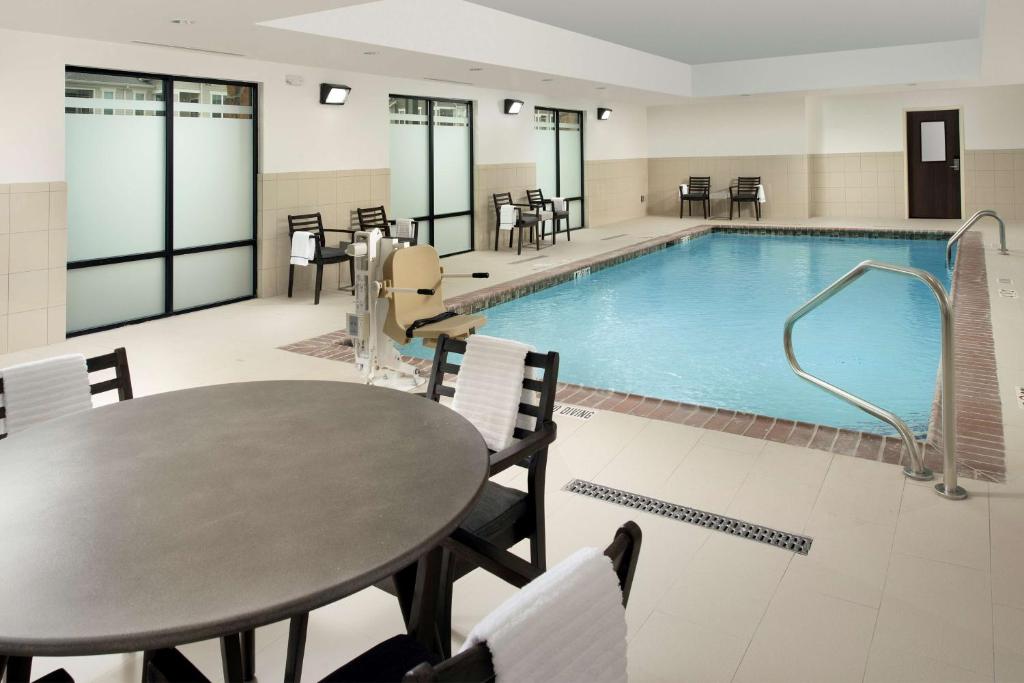HAMPTON INN & SUITES SAN ANTONIO LACKLAND AFB SEAWORLD
